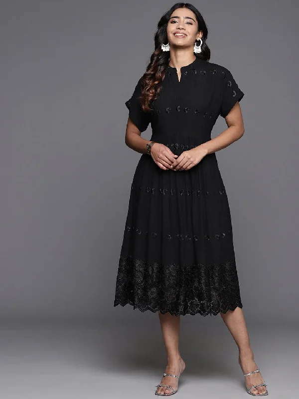 Varanga Self Design Embroidered A-Line Midi Dress