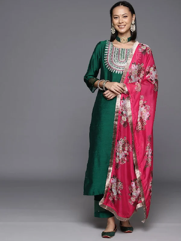 Varanga Women Green Yoke Design Kurta With Trousers With Dupatta