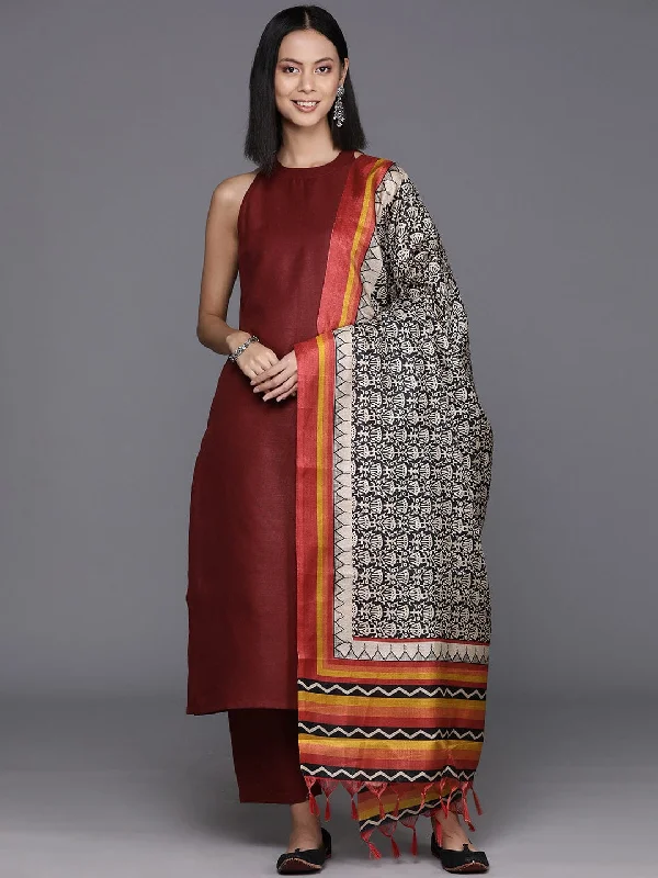 Varanga Women Maroon Solid Kurta Set Paired With Printed Dupatta