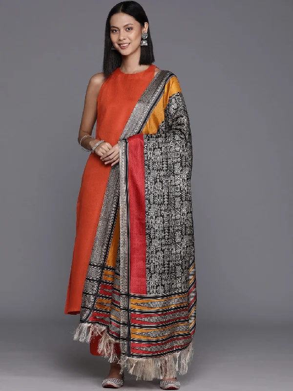 Varanga Women Rust Solid Kurta Set Paired With Printed Dupatta